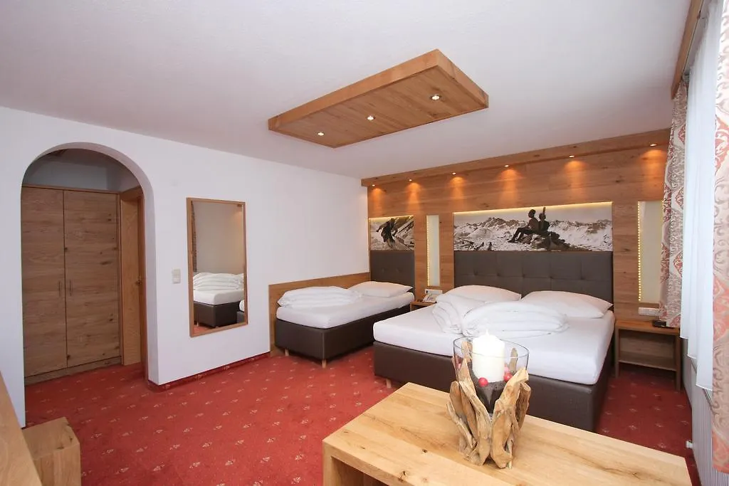 Hotel Garni Corinna Ischgl 3*,
