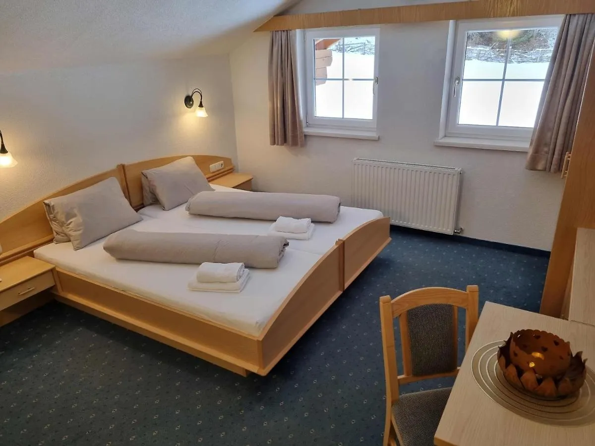Hotel Garni Corinna ايشجل